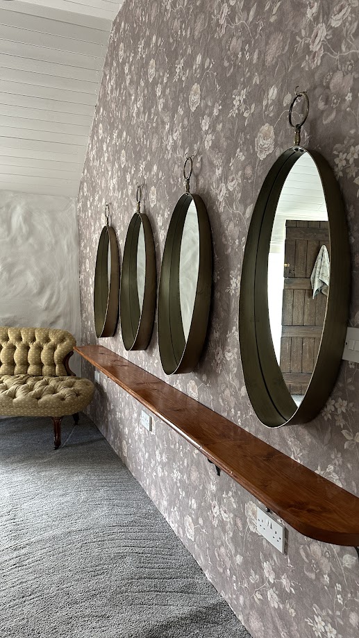 Loughnavalley Cottages, Daisys Cottage, Dressing area