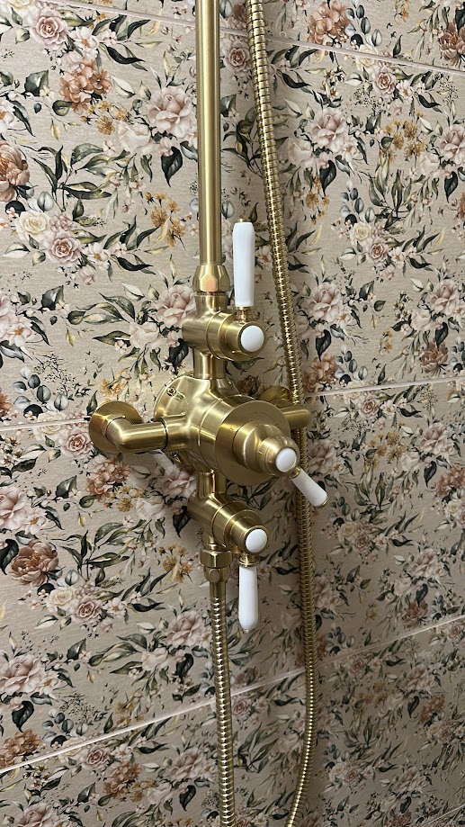 Loughnavalley Cottages, Daisys Cottage, Shower Downstairs