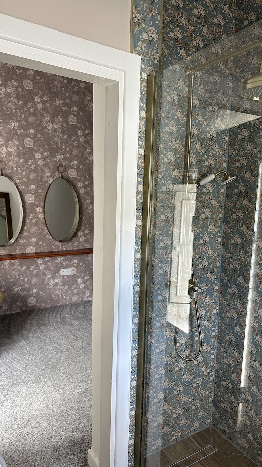 Loughnavalley Cottages, Daisys Cottage, Shower and Dressing area